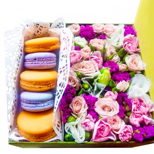 Букет любимой женщине "Сюрприз в коробке"